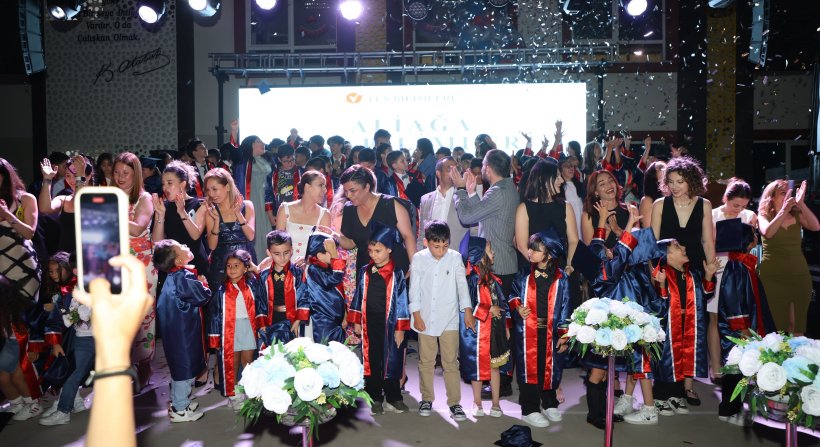 Aliağa Fen Bilimleri Koleji'nde Mezuniyet Coşkusu